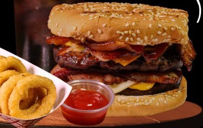 Bacon Ultimate Cheeseburger con aros de cebolla